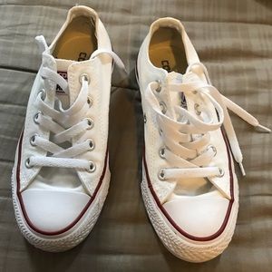 Women’s size 5 converse